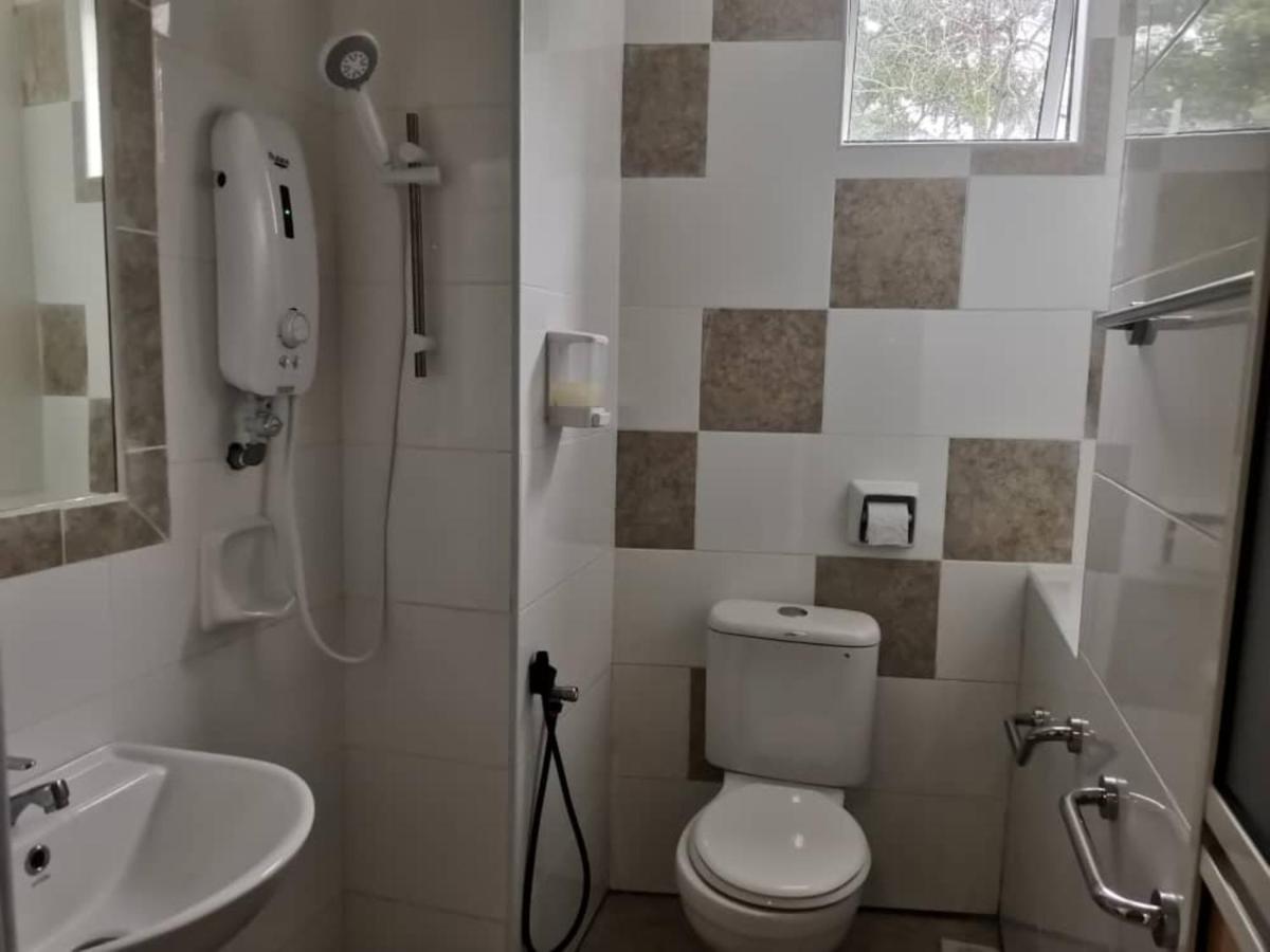 Sun Inns Permas Jaya Джохор-Бару Экстерьер фото