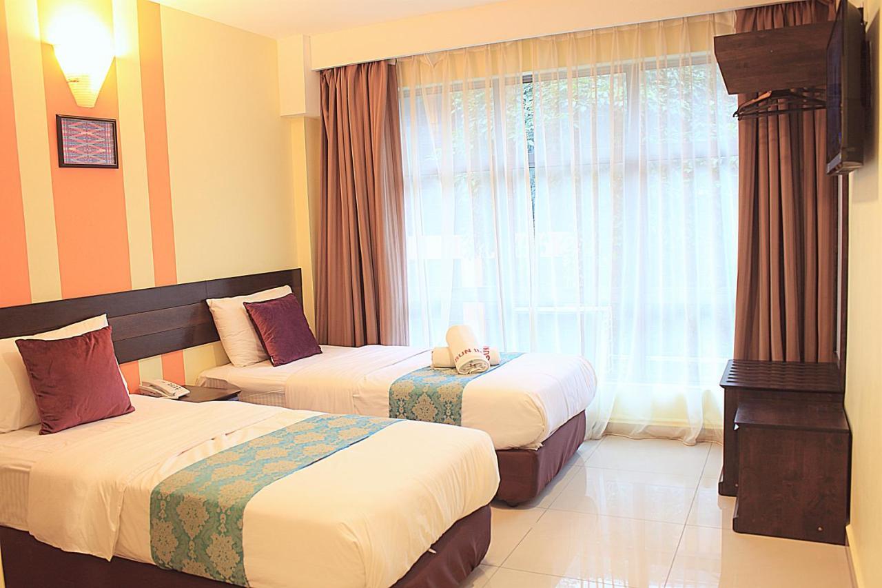 Sun Inns Permas Jaya Джохор-Бару Экстерьер фото