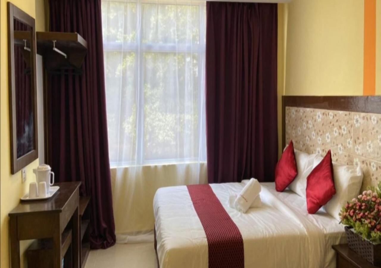 Sun Inns Permas Jaya Джохор-Бару Экстерьер фото