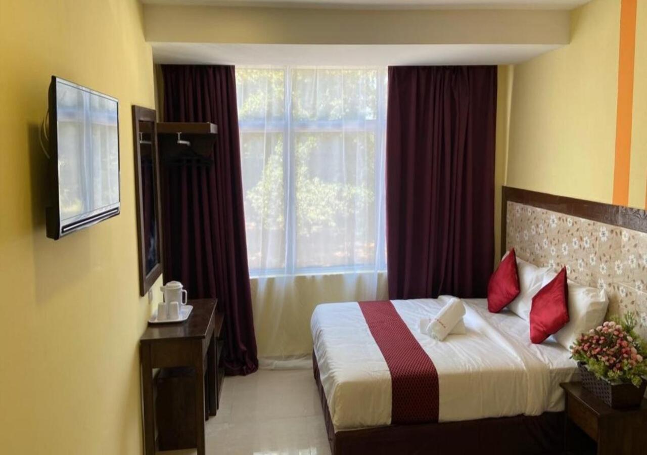 Sun Inns Permas Jaya Джохор-Бару Экстерьер фото