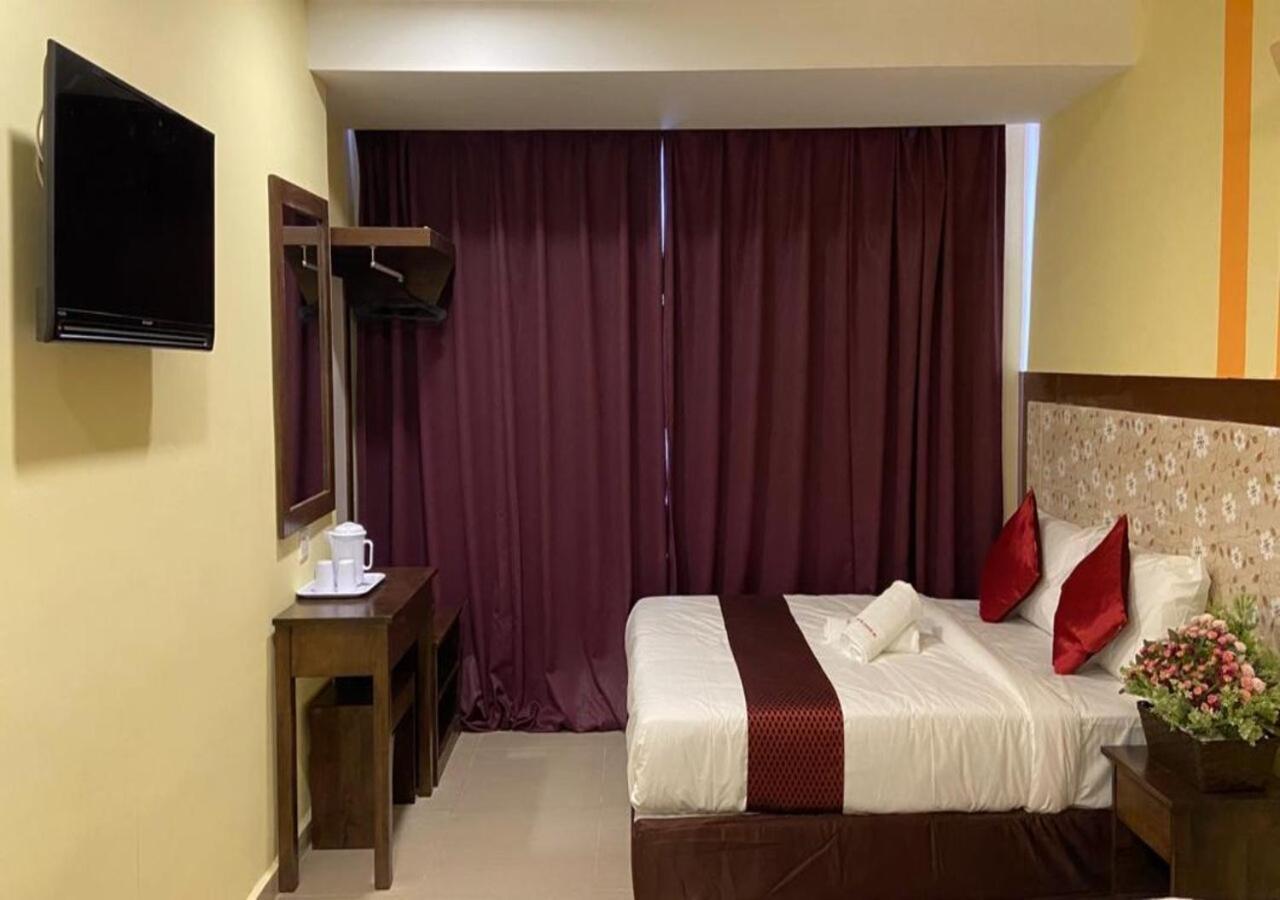 Sun Inns Permas Jaya Джохор-Бару Экстерьер фото